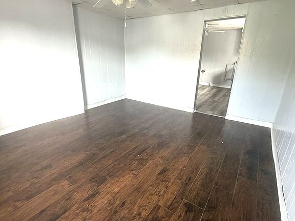 3rd image of 160 E Railroad St #2