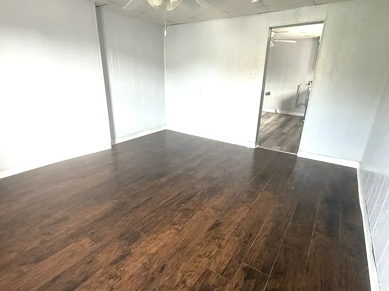 160 E Railroad St #2 — Photo 3