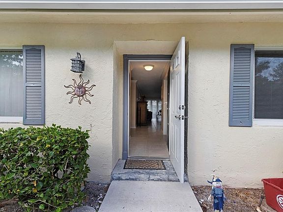 3rd image of 70 Glades Blvd APT 1