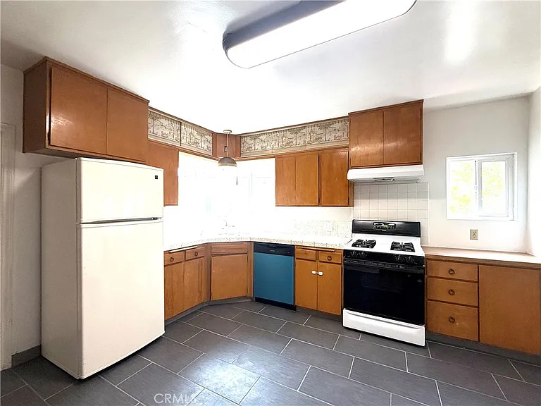 1148 S 2nd St — Photo 11