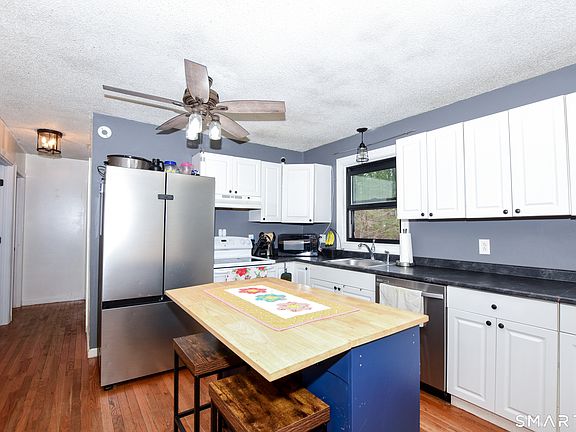 3rd image of 3 Sullivan Road