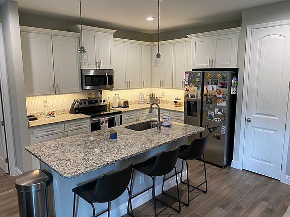 4th image of 110 SW Pilsner Cir