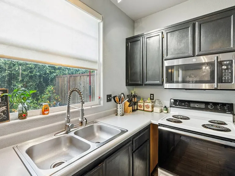 1507 Pinebrook Pl — Photo 6