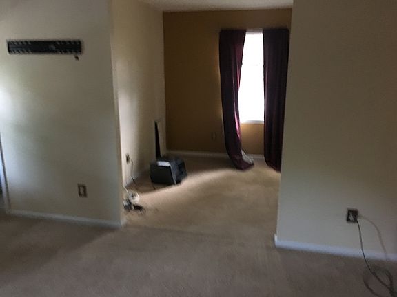 3rd image of 6924 Lafayette Park Dr