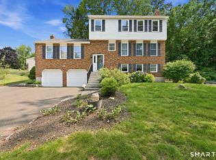 15 Deer Run Ln, North Haven, CT 06473