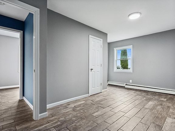 3rd image of 10 Horseshoe Ln