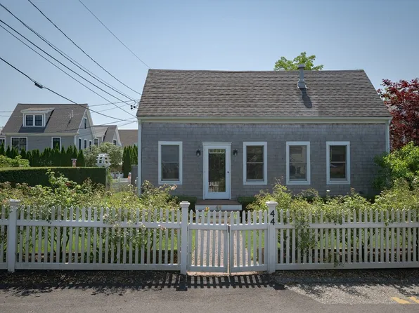 44 Pleasant St, Provincetown, MA 02657