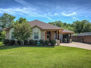 317 Juanita Ave, Wills Point, TX 75169