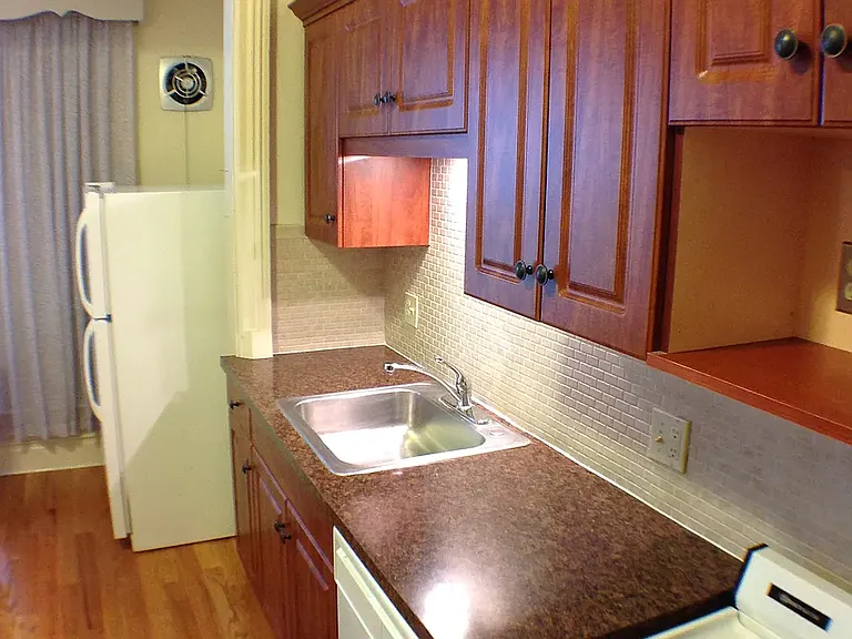 28 Union Ave NE #2 — Photo 3