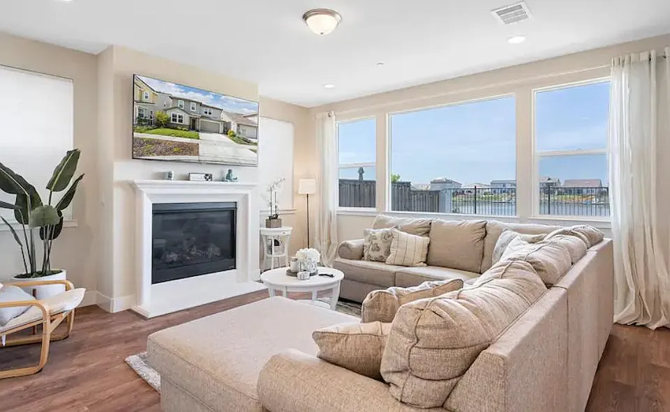 17905 Eastman Ct
