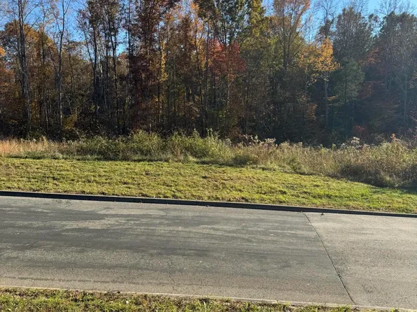 320 Shadows Lawn Dr, Athens, TN 37303