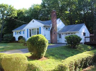 89 Elm St N, Barre, MA 01005