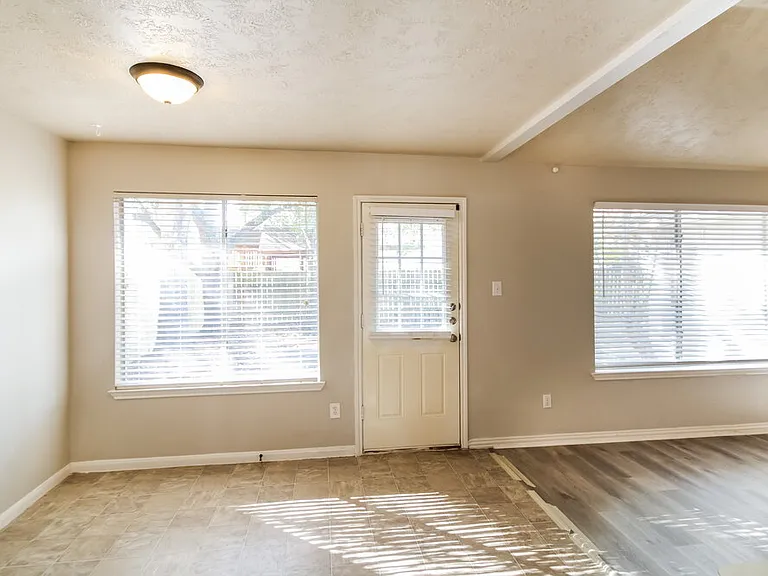 12315 Claresholm Dr — Photo 7