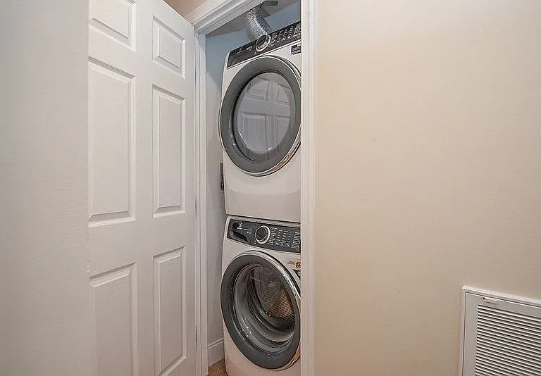 323 N Mulberry St #1 — Photo 15