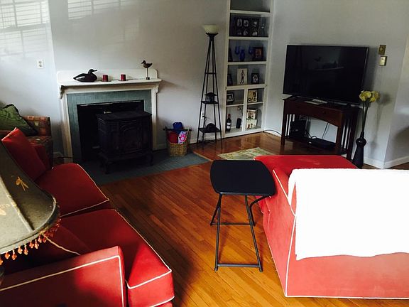 3rd image of 49 Fieldstone Dr