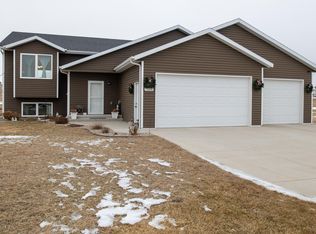7106 Ashbury Cir, Bismarck, ND 58504