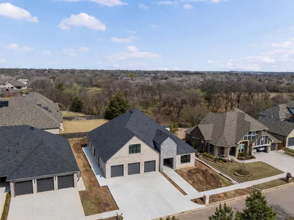 10045 SW 27th St, Yukon, OK 73099