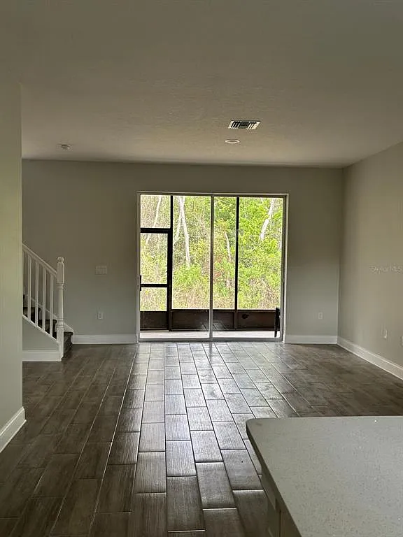 3 bed, 2.5 bath, 1262 sqft, $2,000 — Photo 3