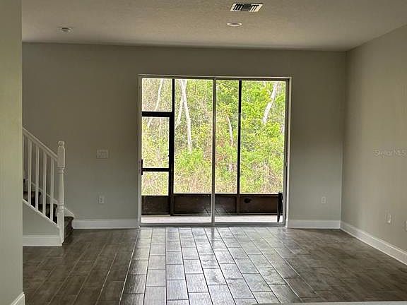 4th image of 427 Madison Cir