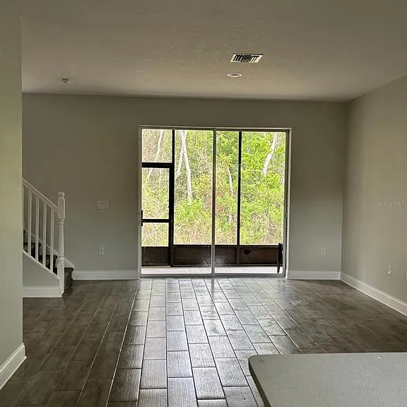 427 Madison Cir — Photo 3