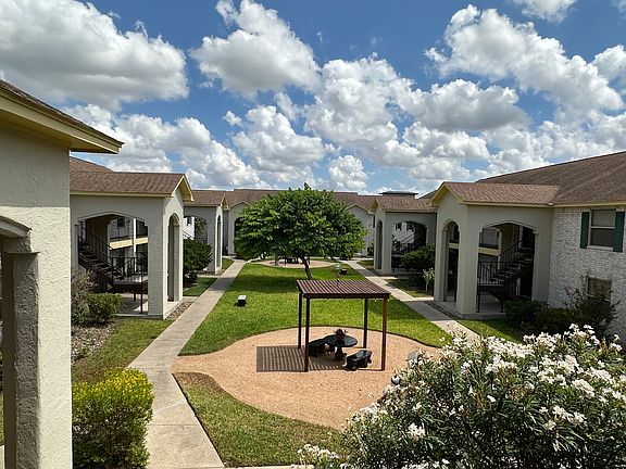 2nd image of 2501 Hibiscus Ave #4