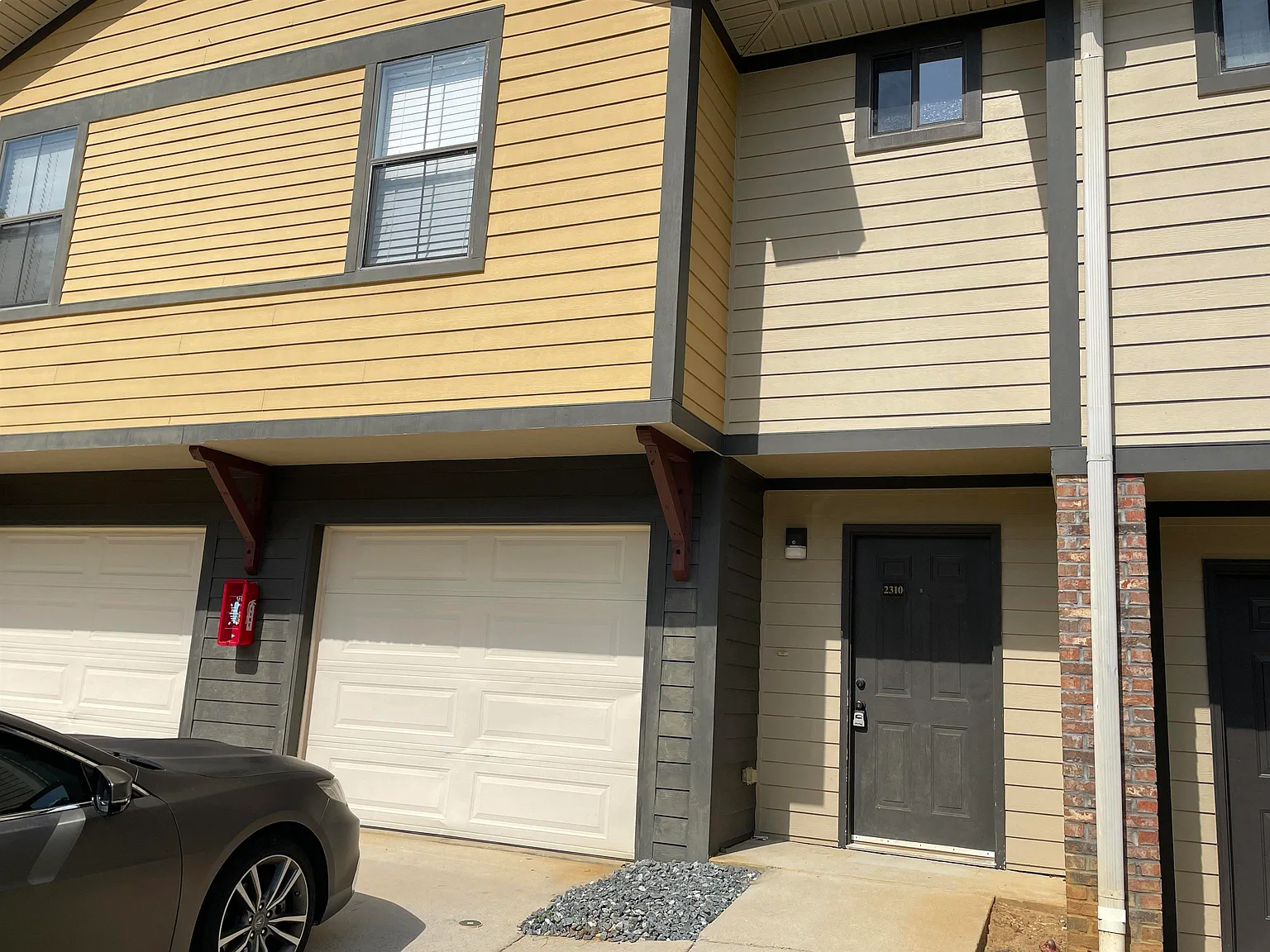 2 bed, 984 sqft, $1,400 — Photo 2