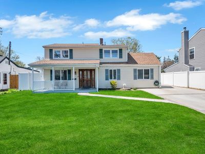 30 Mistletoe Lane, Levittown, NY, 11756