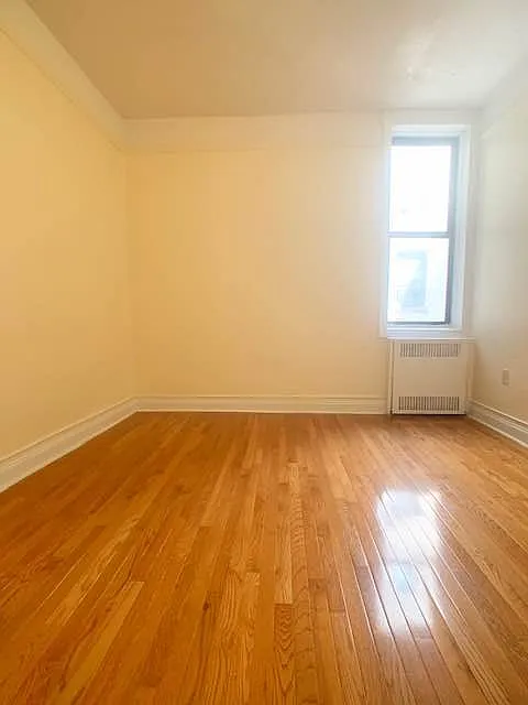 111 East 21st Street — Photo 2