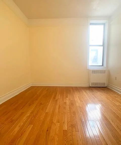111 E 21st St #4 — Photo 4