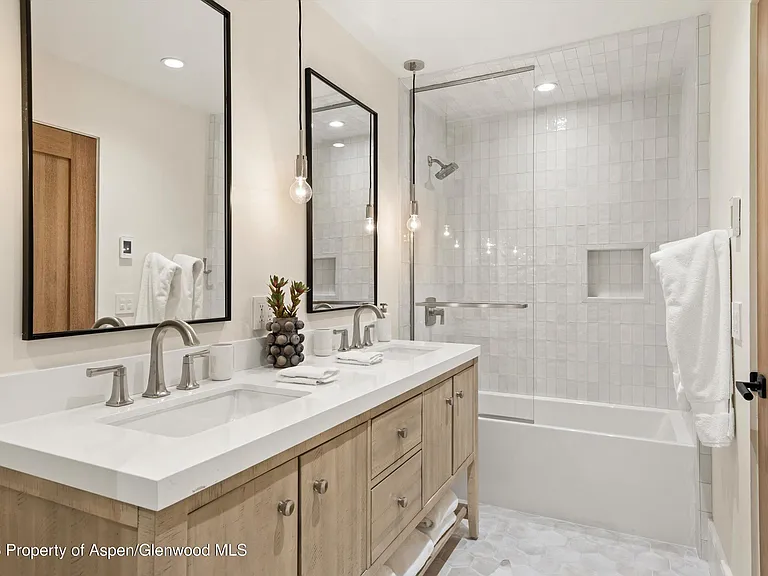 141 & 137 Liberty Ln — Photo 26