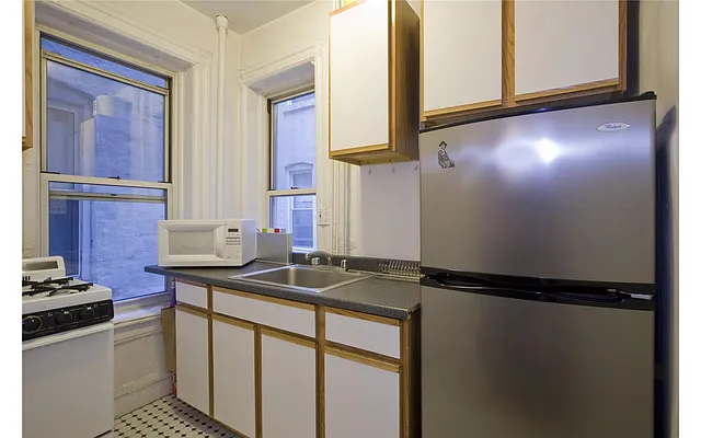 Sold by Douglas Elliman | media 19