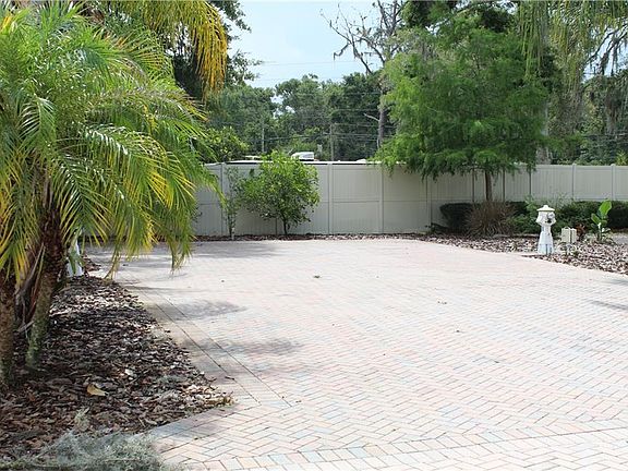 3rd image of 6923 Amanda Vista Cir