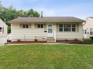 932 38th St SE, Cedar Rapids, IA 52403
