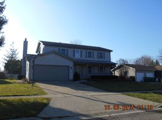 3213 W Lorient Dr, McHenry, IL 60050