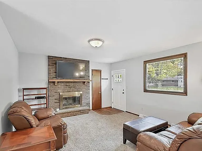 2217 Barberry Ln — Photo 11