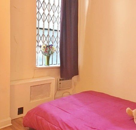 3rd image of 215 E 89th St APT 1B
