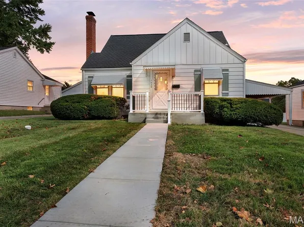 1022 Pike St, Saint Charles, MO 63301