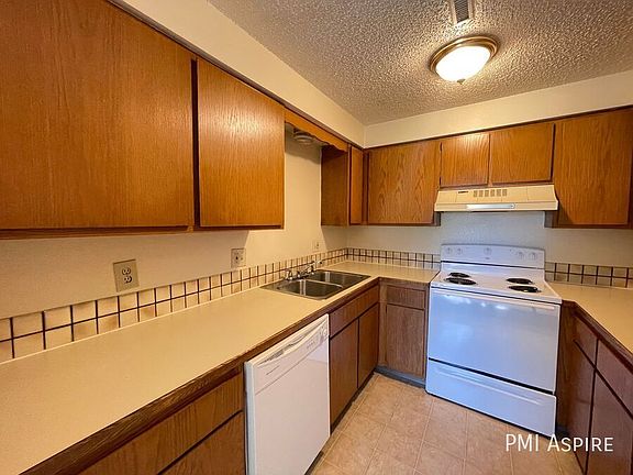 4th image of 1924 Meadow Dr APT 6