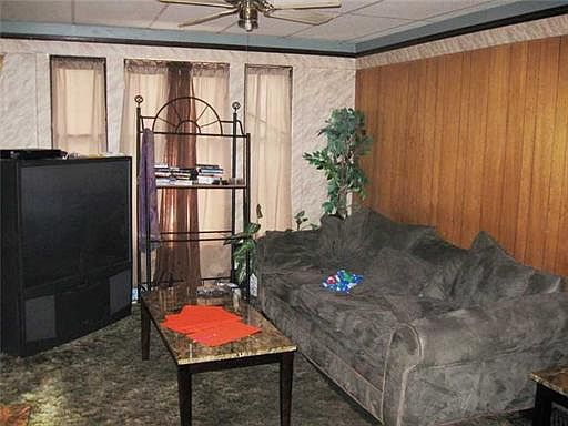 2nd image of 825 Walnut St