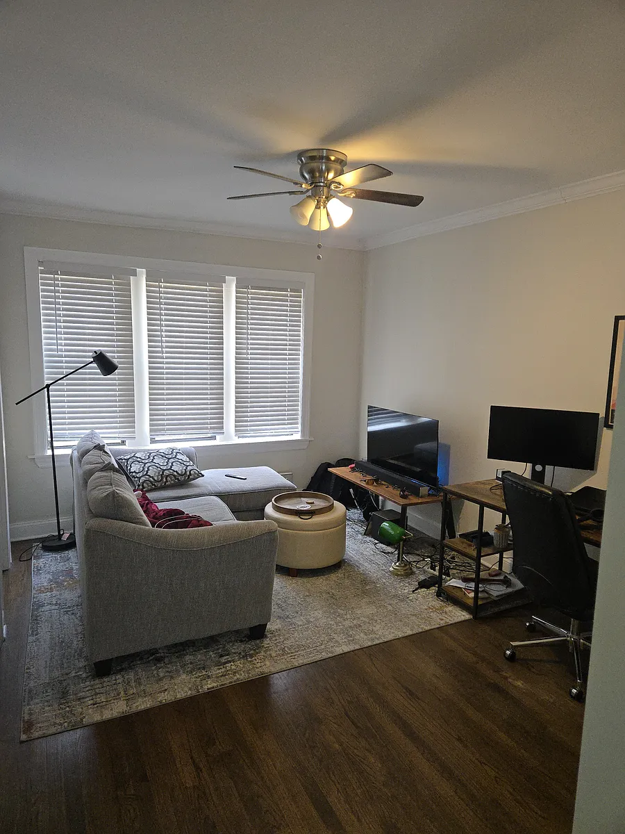 Building Photo - 3819 N Greenview Ave #3S