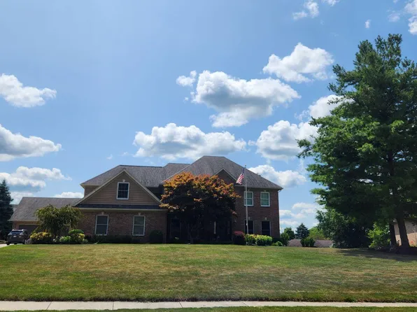 1211 Oakridge Ct, Wapakoneta, OH 45895