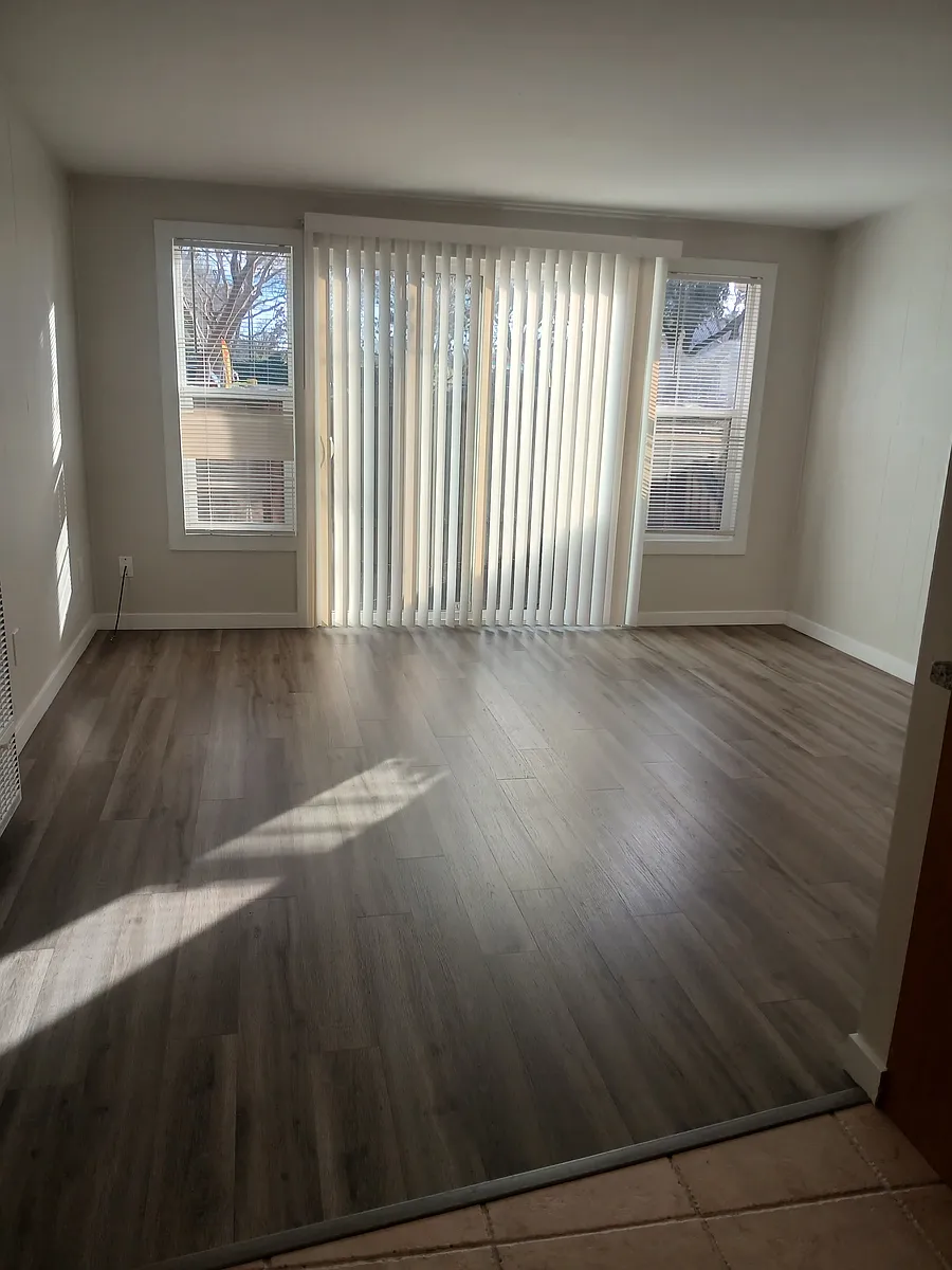 Building Photo - 1841 E 8th St #3