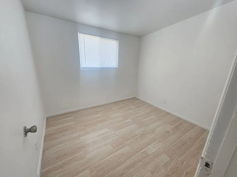 6537-6539 Persia Ave — Photo 5