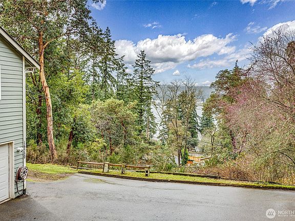 5th image of 16580 NE Stewart Drive