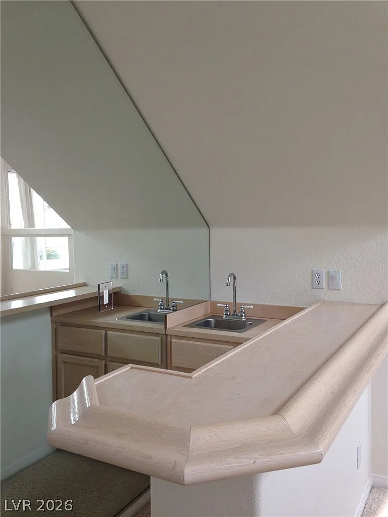 5 bed, 3.0 bath, 3225 sqft, $3,495 — Photo 4