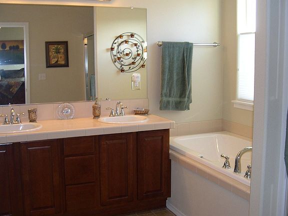 Master bath with soaking tub