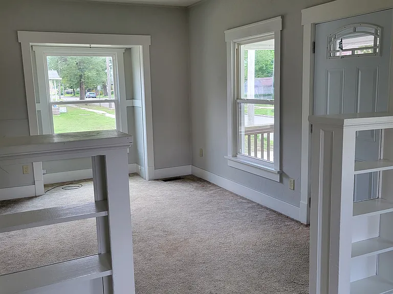 314 N Elm St — Photo 2