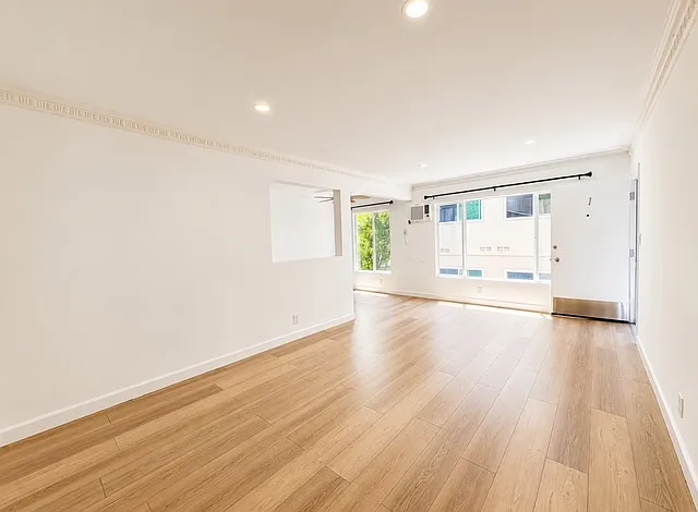 1841 Winona Blvd #1 — Photo 5