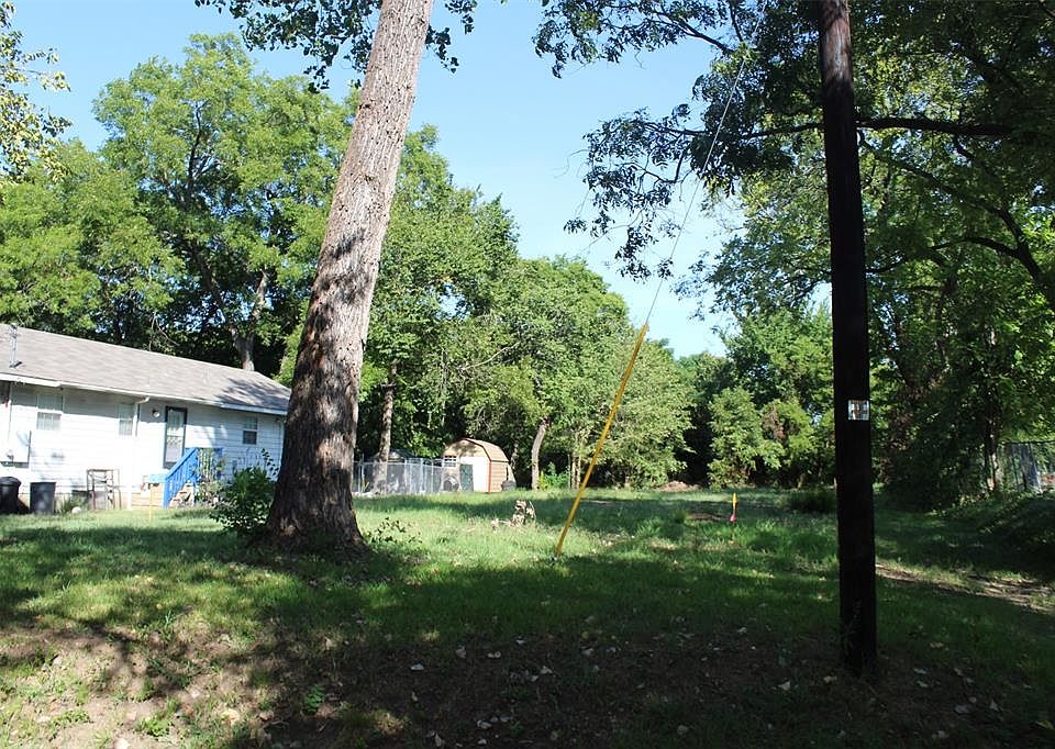 2nd image of 100 Frank St Lot 1B
