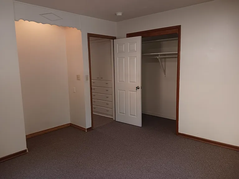 928 W Lindsey St — Photo 11